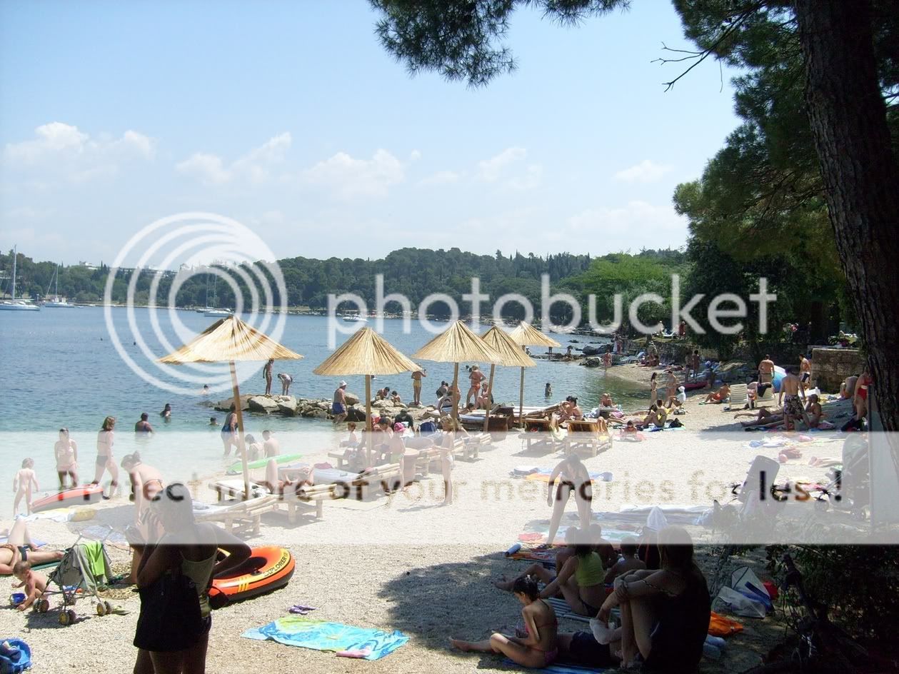 http://i343.photobucket.com/albums/o460/Nooitgedachtenland/Rovigno/kafic2.jpg