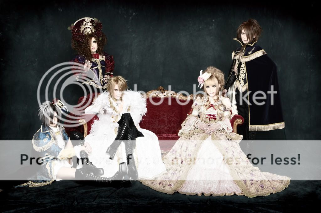 http://i343.photobucket.com/albums/o471/kojimamayumi/versailles_main.jpg